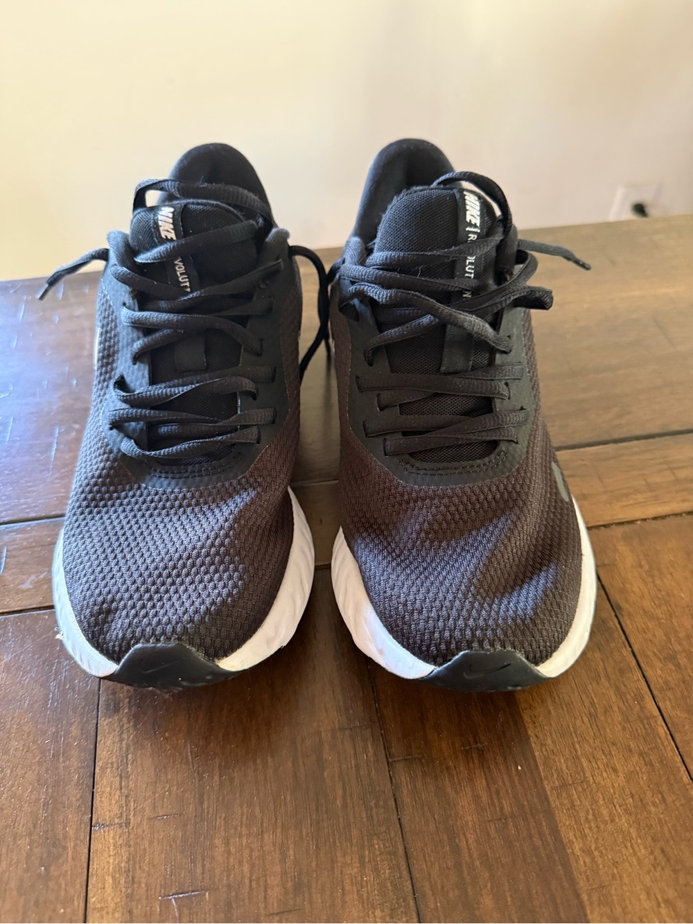 Nike Women’s Revolution 5 running shoes, size 7.5